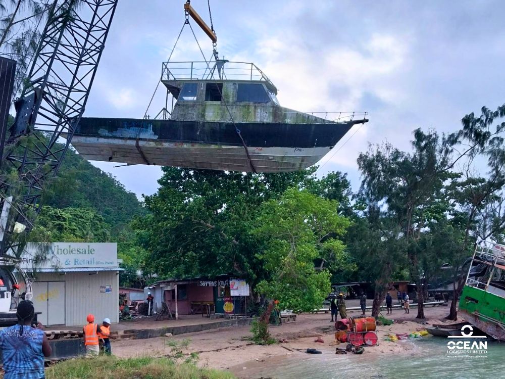 120T Crawler Crane Lifts a Fishing Vessel to the Sea | Vanuatu_1